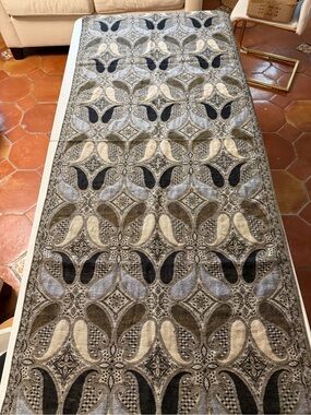 Women’s Shaw in Black & Beige Paisley Pattern